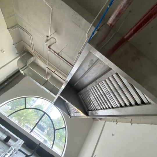 tum-hut-khoi-nha-hang